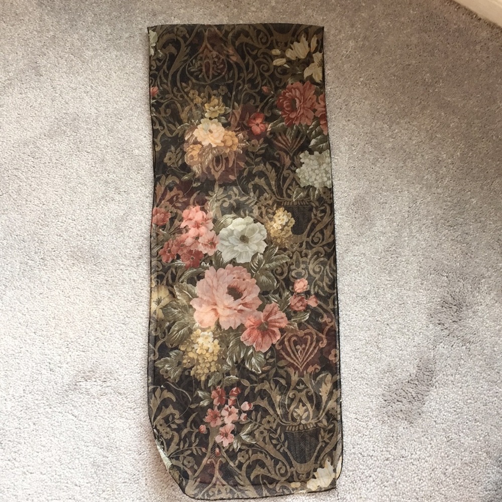 Women’s scarf